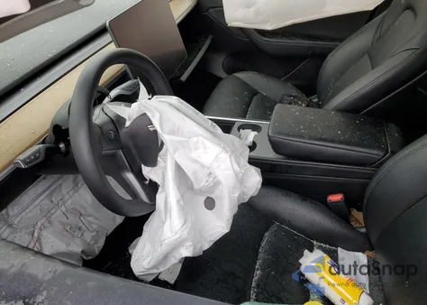 2022 Tesla Model Y z USA, uszkodzony, nr VIN 7SAYGDEE7NA006767